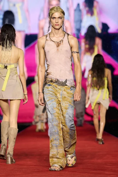 Look 32